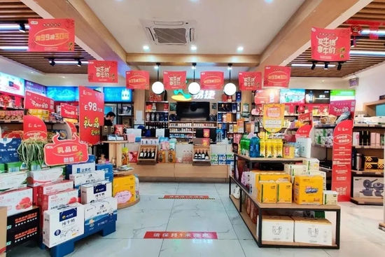 加油站里的便利店,一天進(jìn)賬2個億